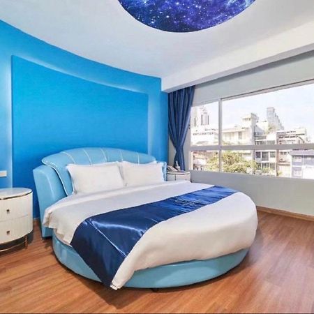 Sapphire Hotel Silom Bangkok Luaran gambar A bedroom at the hotel