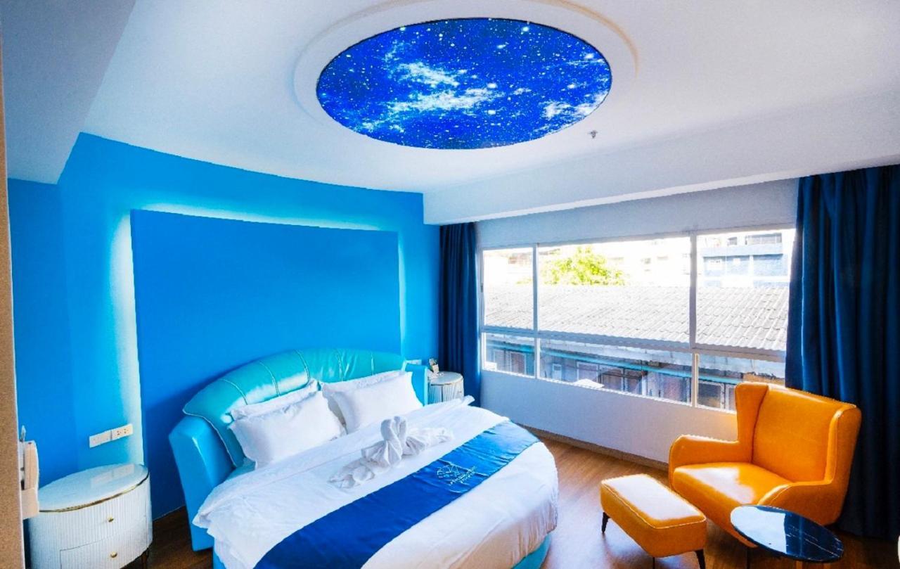 Sapphire Hotel Silom Bangkok Luaran gambar A room at the hotel