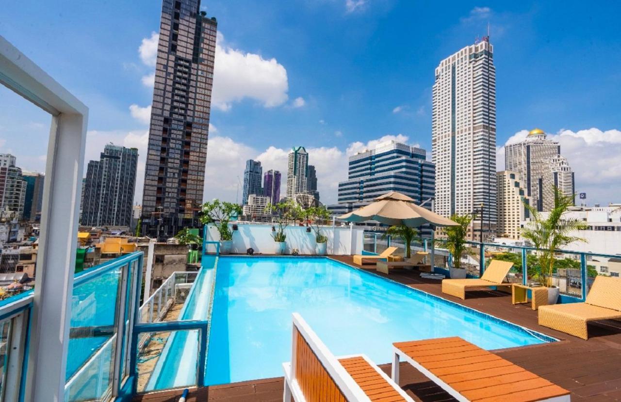 Sapphire Hotel Silom Bangkok Luaran gambar Rooftop pool at the hotel